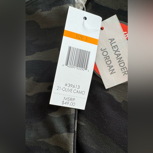 NWT-Camouflage Print Tummy Tuck Leggings - Picture 2 of 4